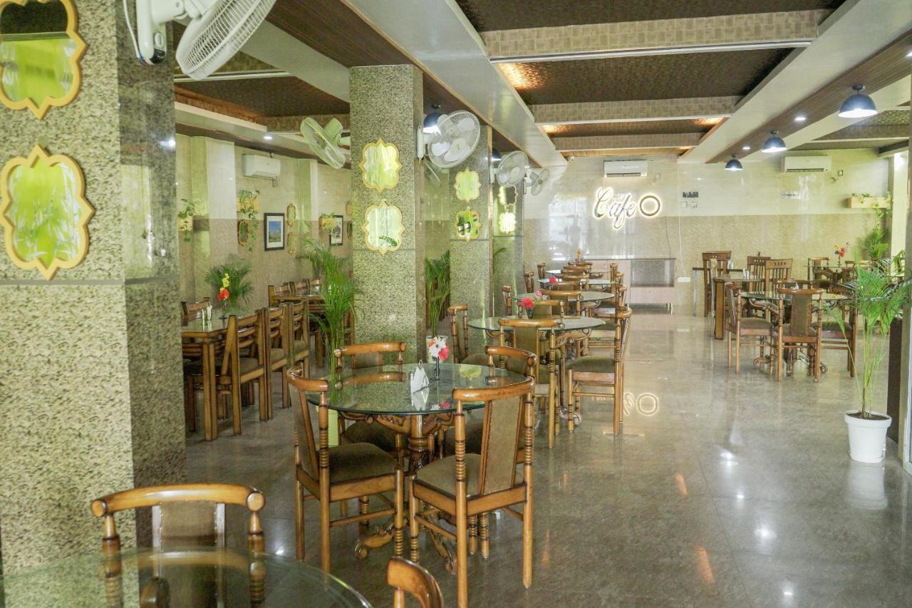 Collection O 4731 Surya Continental Hotel 3*