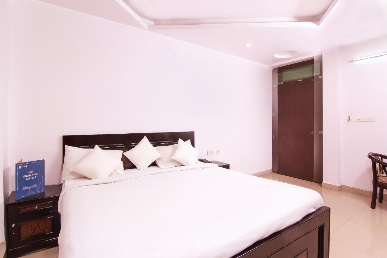 Collection O 4731 Surya Continental Hotel 3*